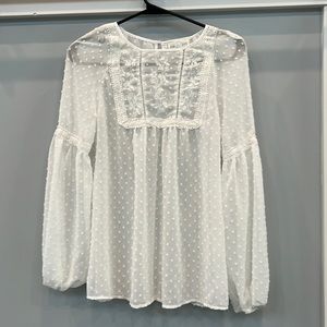 A super cute blouse white